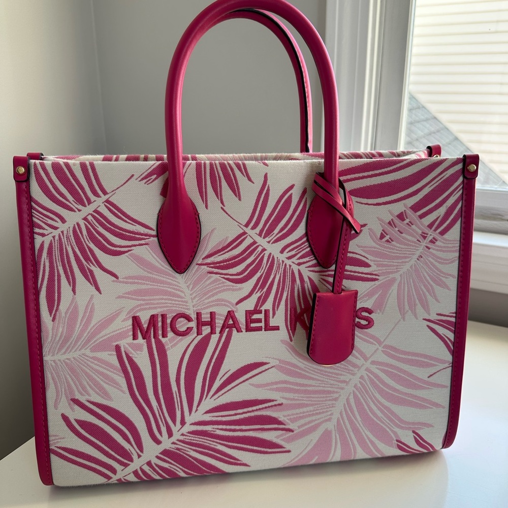 **SOLD ON DEPOP** Michael Kors Pink and White Leaf Tote